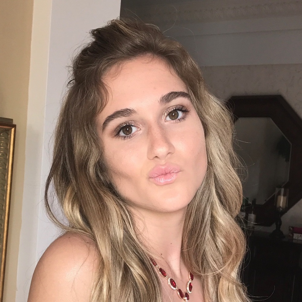 Meet your Posher, Cassidie